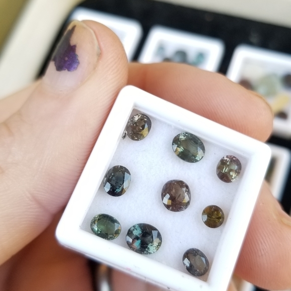 9 color change multicolored sapphires and garnets - Picture 1 of 13